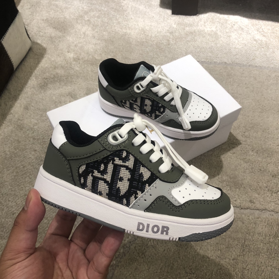 Children's shoes child